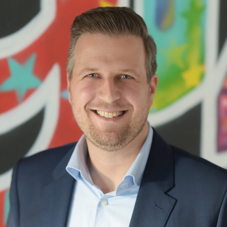 Daniel Ullrich Transformation & Change Strategist | Managing DirectorTransformation & Change Strategist | Managing Director WORC GmbH Member of the Advisory Board Co-Founder & Superhero Visiting Lecturer